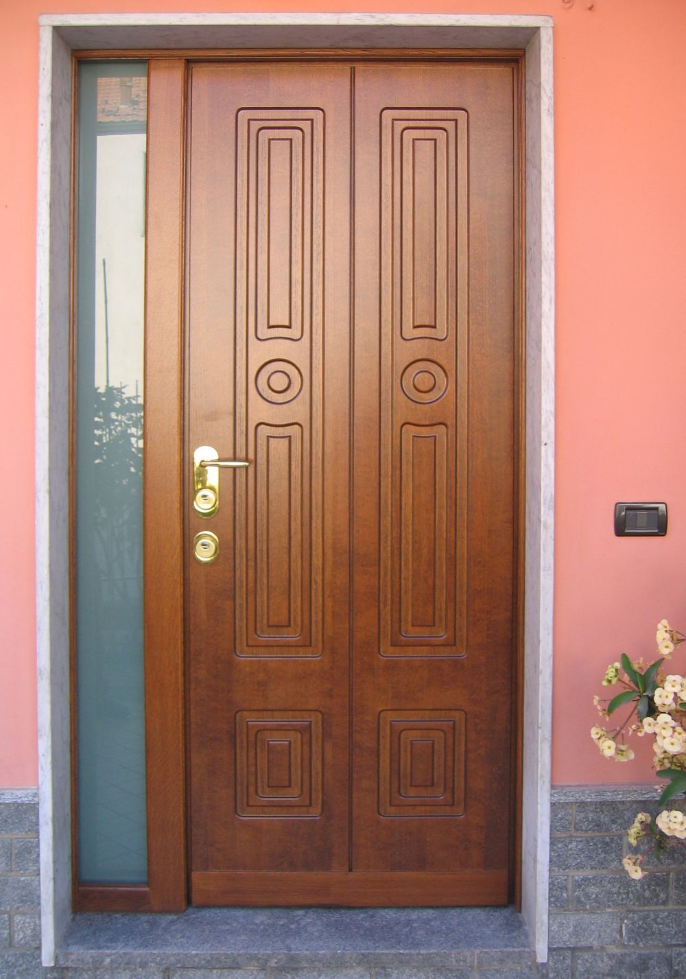 Portoni blindati in legno massello