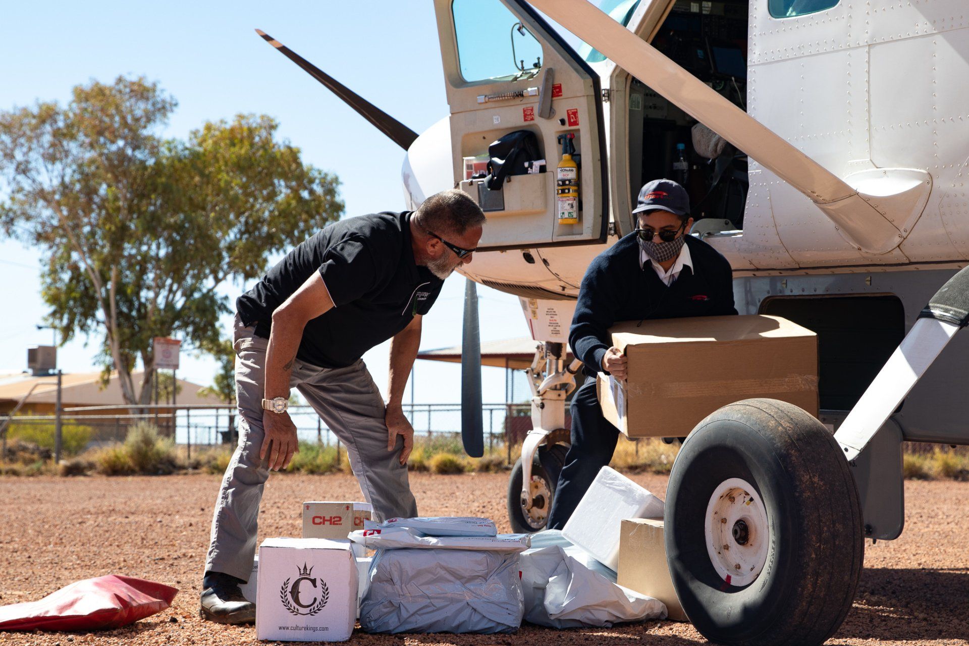 Chartair Mail Plane delivering parcels to Wingellina