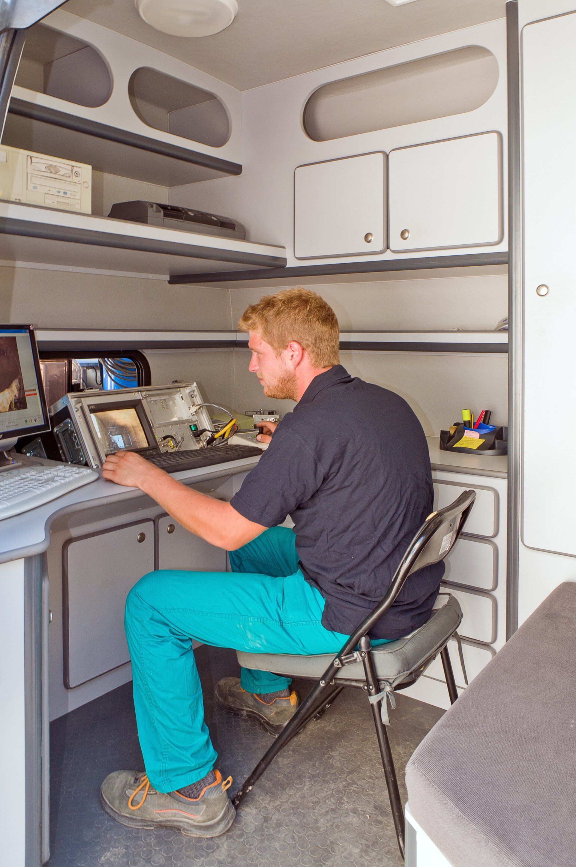 Persona addetta alla videoispezione