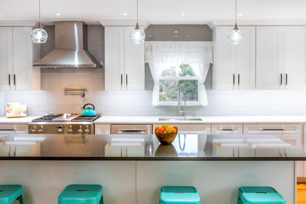 Calacatta Laza Q Quartz Perimeter Countertops and Babylon Gray Q Quartz Island