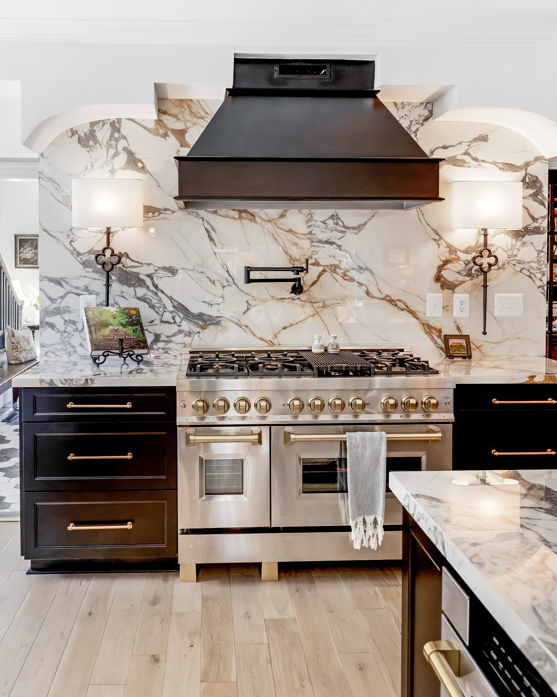 Calacatta Paonazzo Large Format Porcelain Countertop with Painted Black Waypoint Cabinets