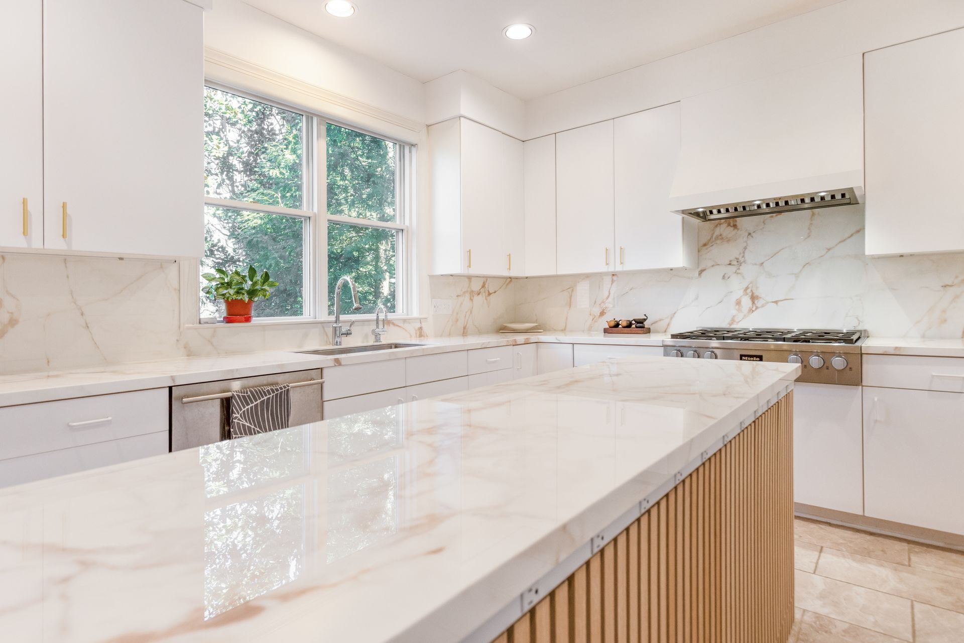 XTONE Calacatta Gold Countertops and backsplash 