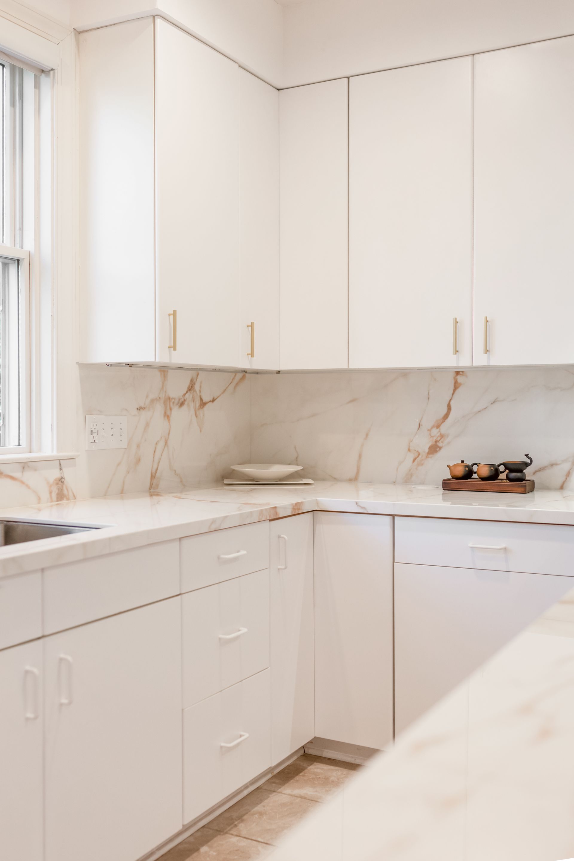 XTONE Calacatta Gold Countertops and backsplash 
