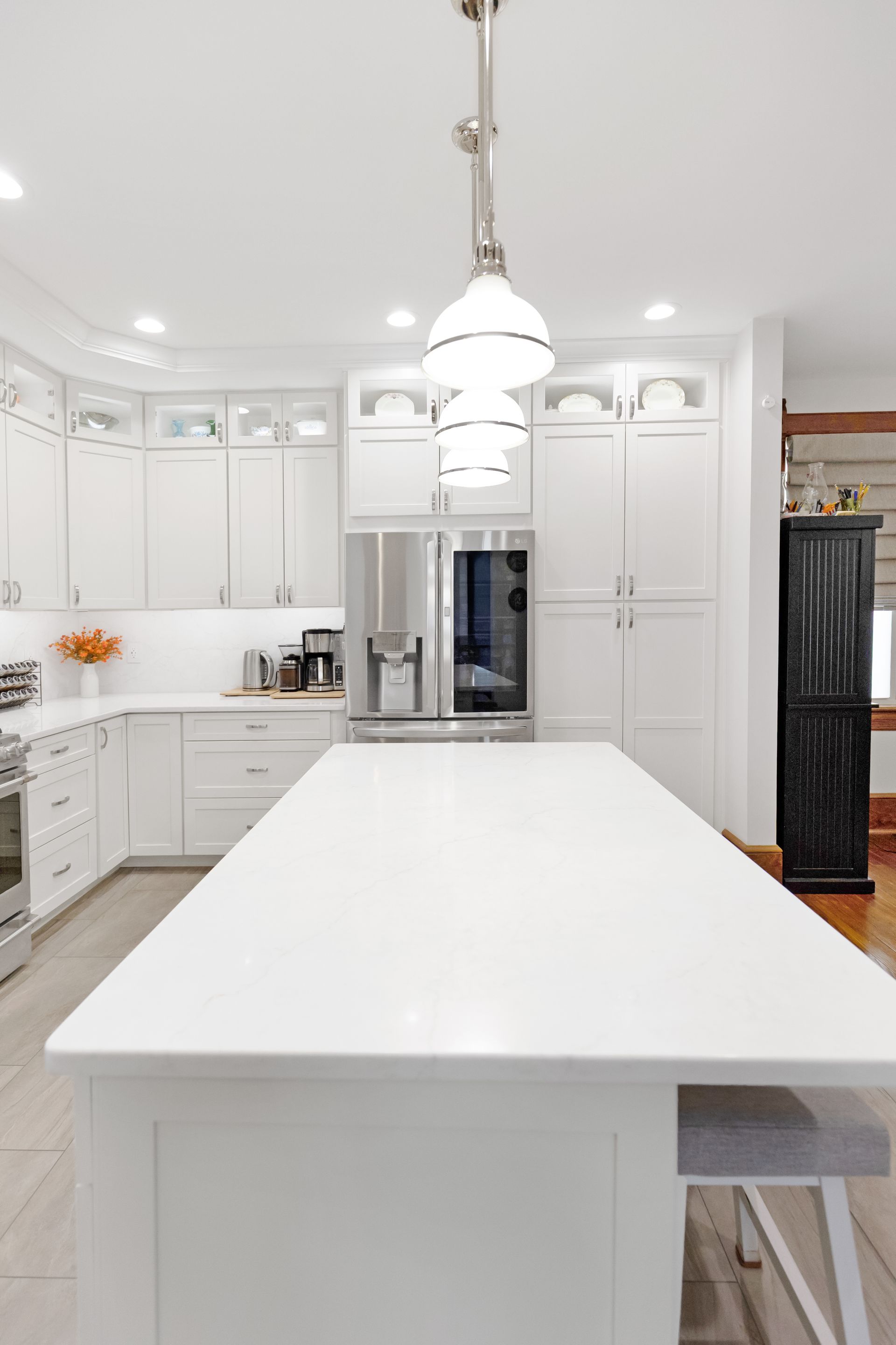 Calacatta Mirragio Duo Countertops and Waypoint Cabinets in Painted Silk