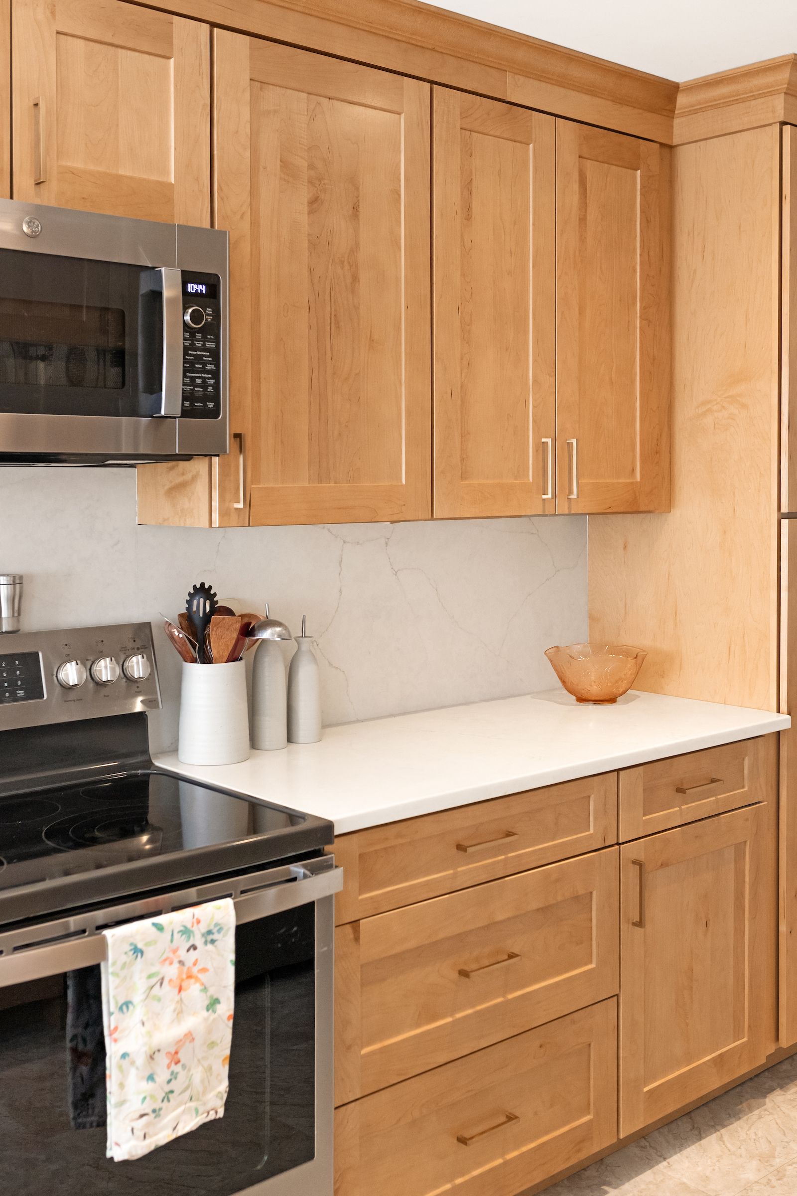 Calacatta Valentin Q Quartz and Waypoint Maple Rye Cabinets