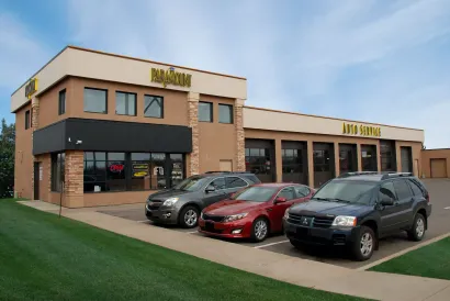 Shop Image | Paramount Auto Service Woodbury East