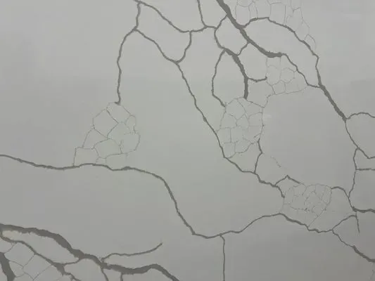 White countertop with gray veining and a cracked pattern design.
