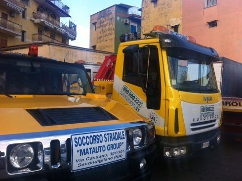 jeep e camion per il soccorso stradale