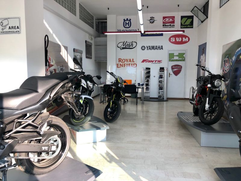 Interno concessionaria