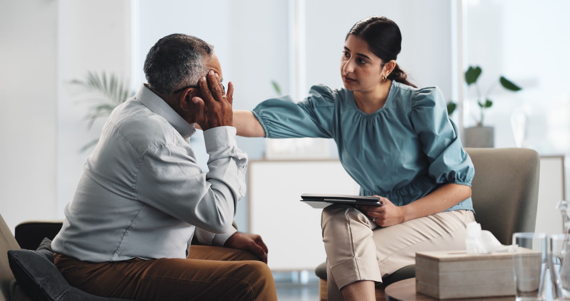 A psychiatry provider working with a worried patient during anxiety therapy near Columbus, OH