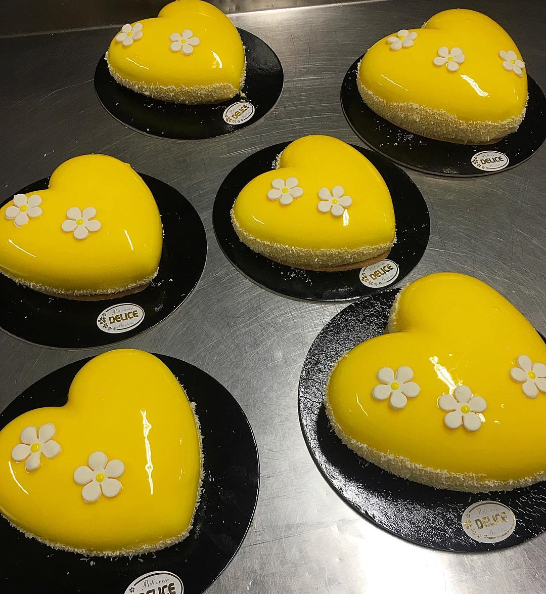 Torte a cuore gialle