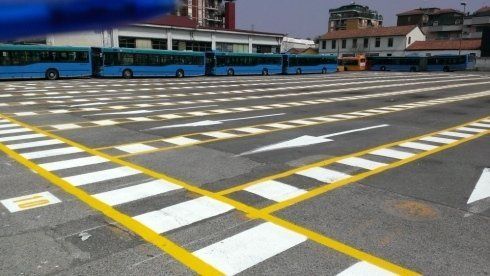 Segnaletica orizzontale in un parcheggio