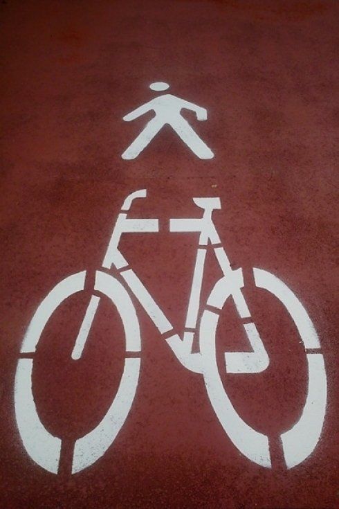 Segnaletica orizzontale per una pista ciclabile