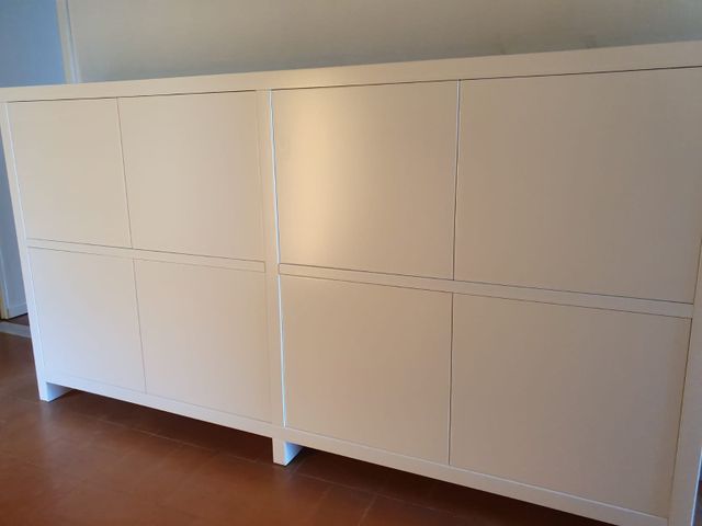 mobile con sportelli in legno