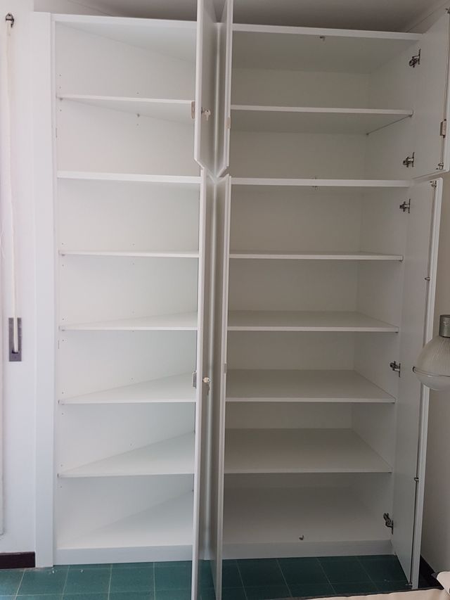 libreria in legno laccato bianco