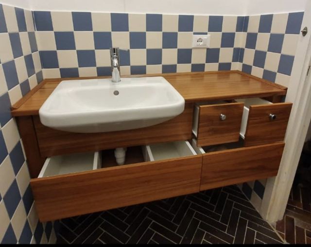 mobile bagno in legno
