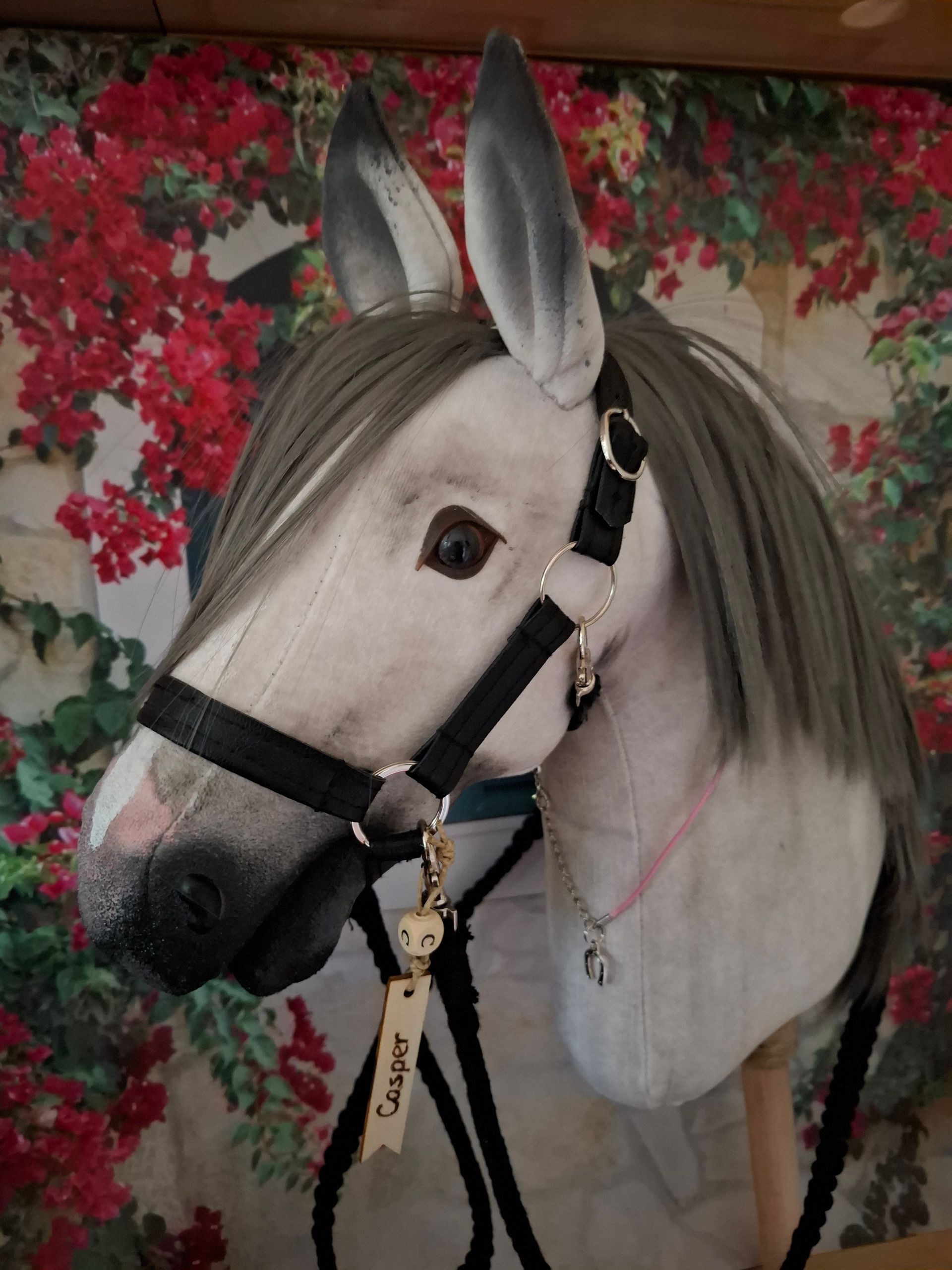 Casper mold with synthetic mane