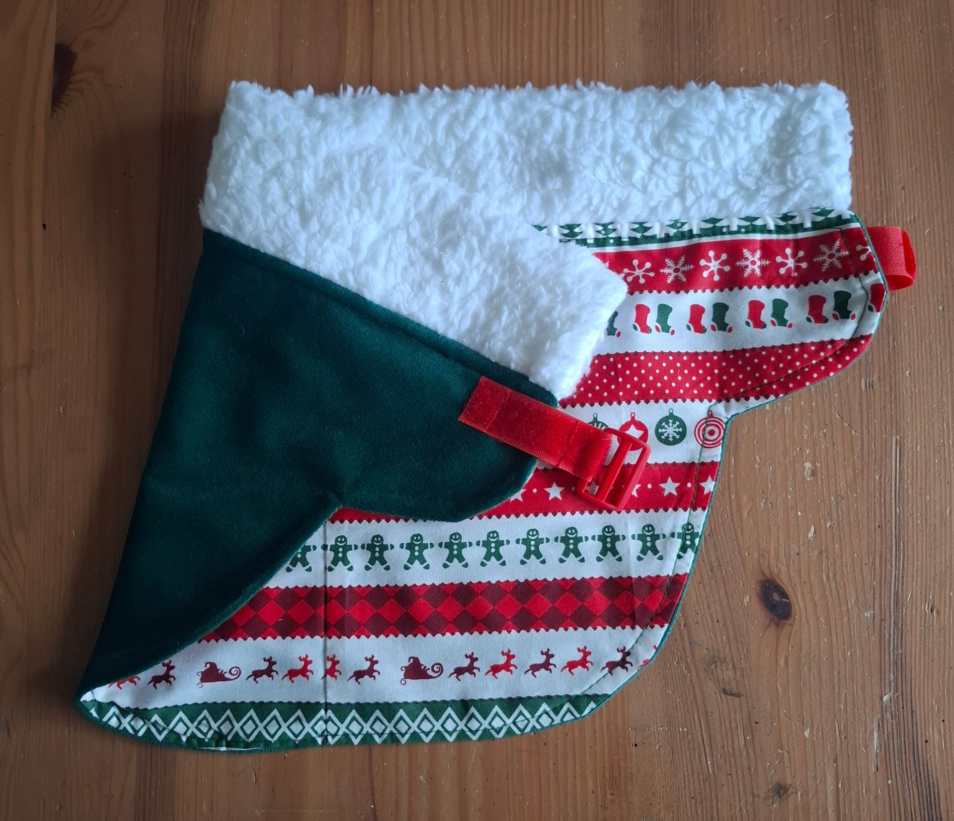 Green Christmas set with blanket and ear net