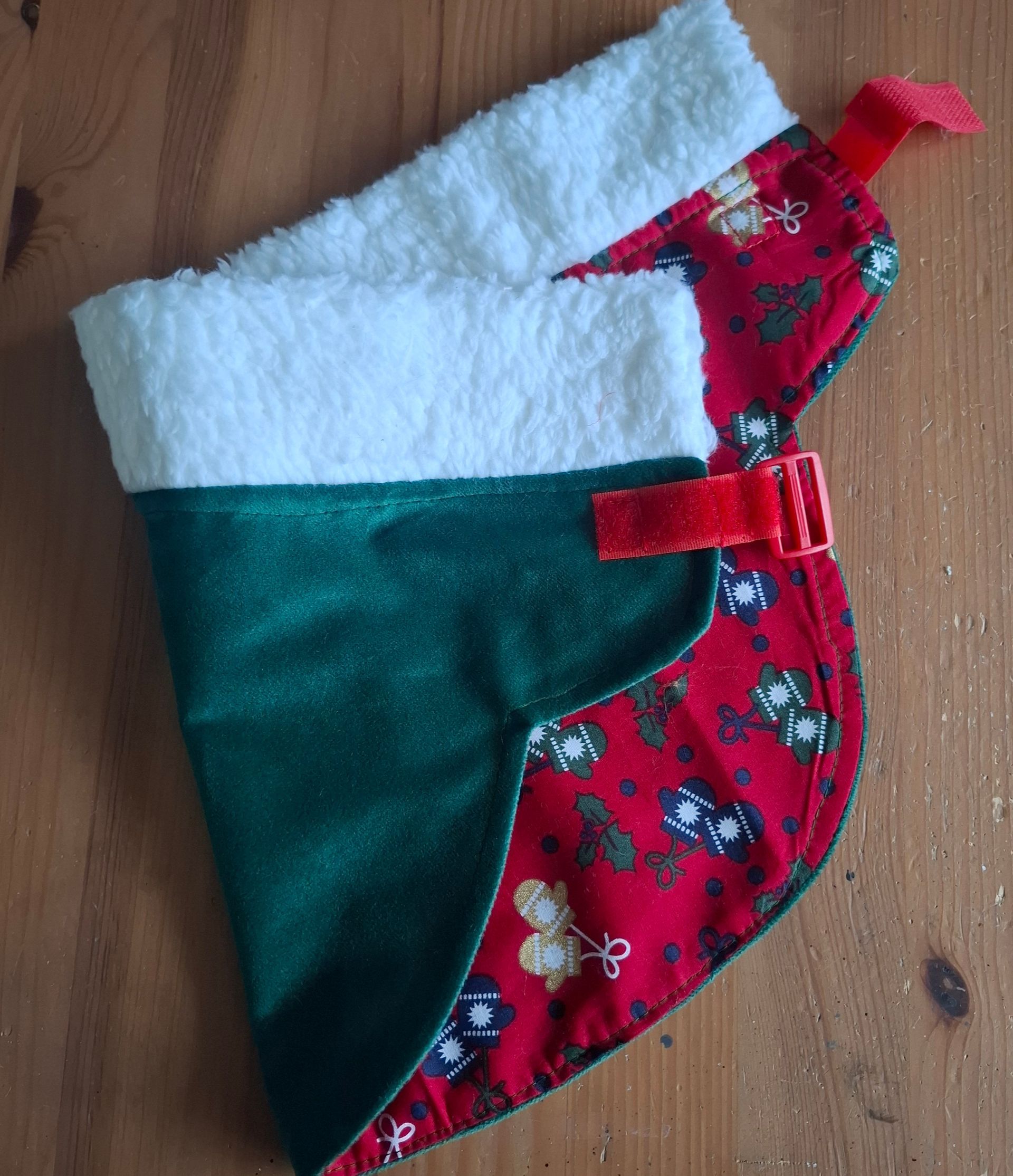 Green Christmas set of Blanket and Earnet