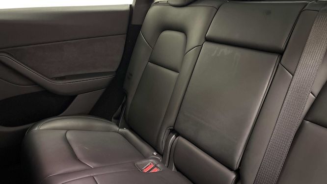 Tesla Model Y Long Range AWD (74)