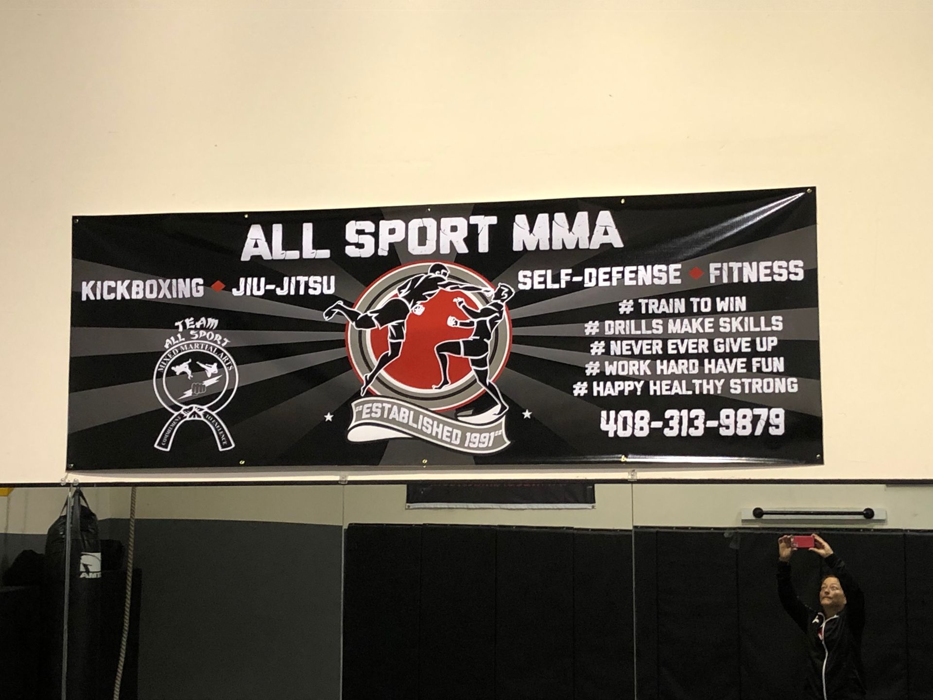 A sign that says all sport mma on it
