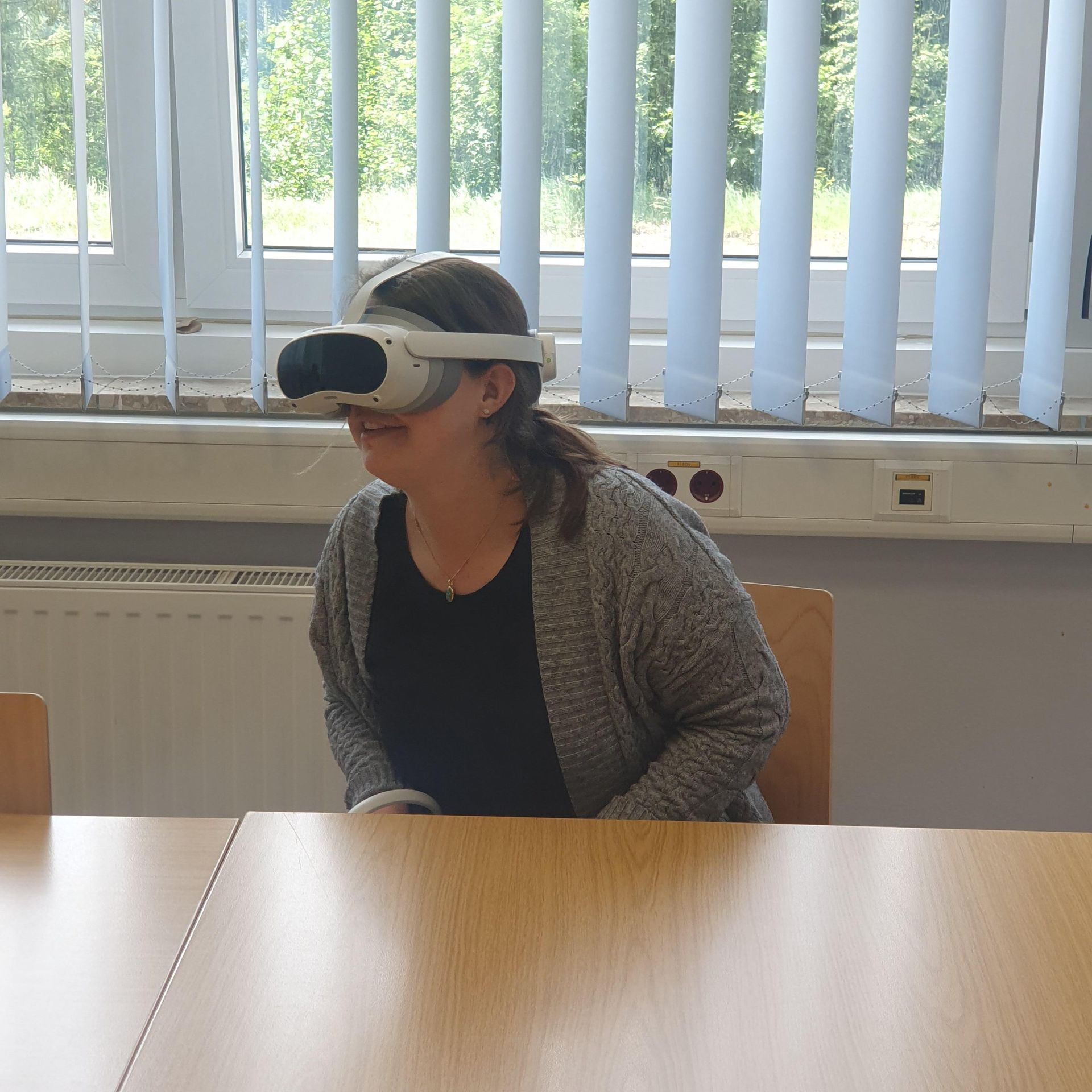 Teilnehmerin mit VR-Brille