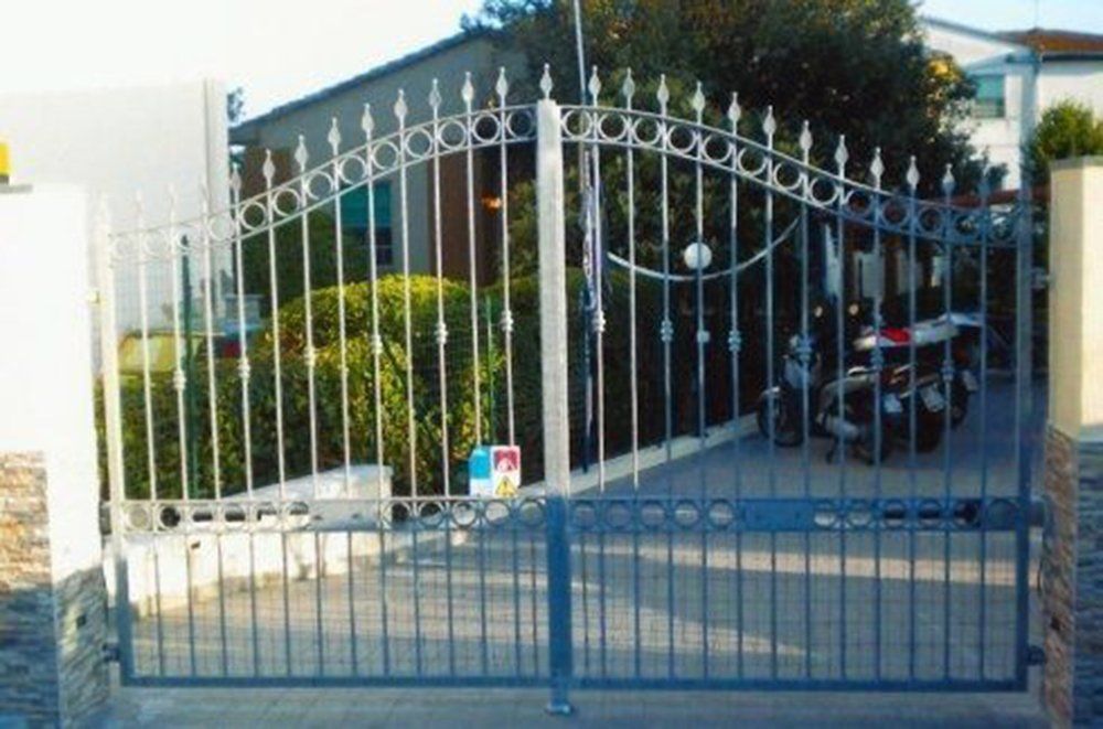 cancello d'ingresso in ferro