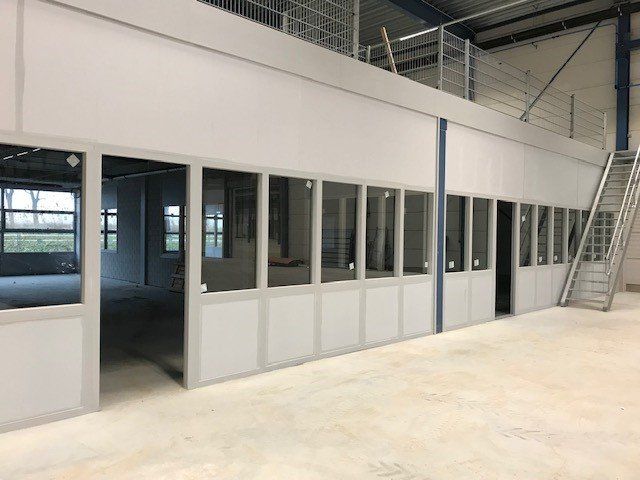 Bedrijfspand glas plaatsen