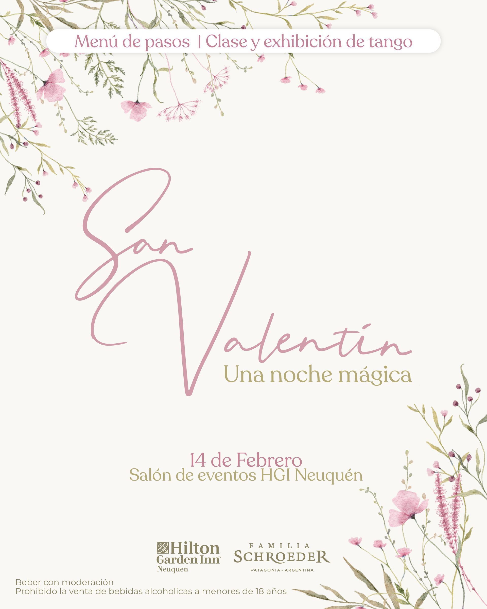 Un hombre le sirve un plato de comida a una mujer en una mesa.