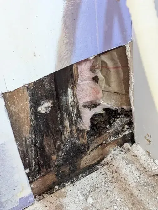 There is a hole in the wall that looks like a hole in a wall.