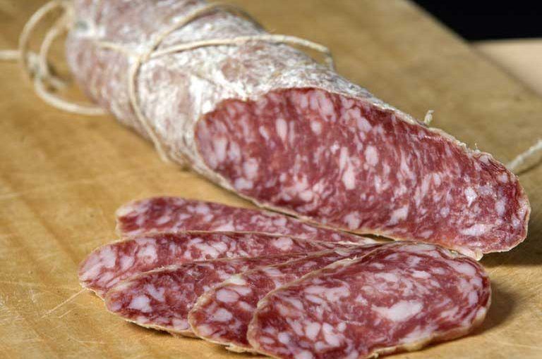 salame stagionato a fette