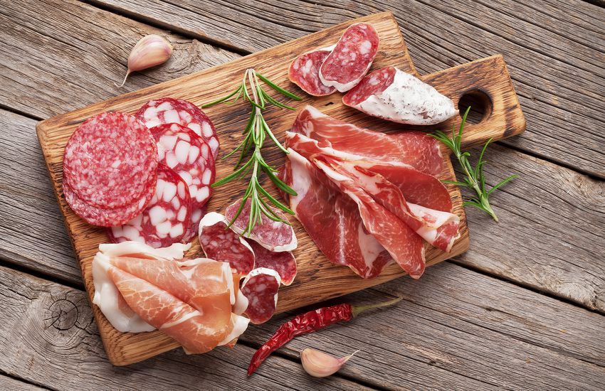 tagliere di salumi della macelleria