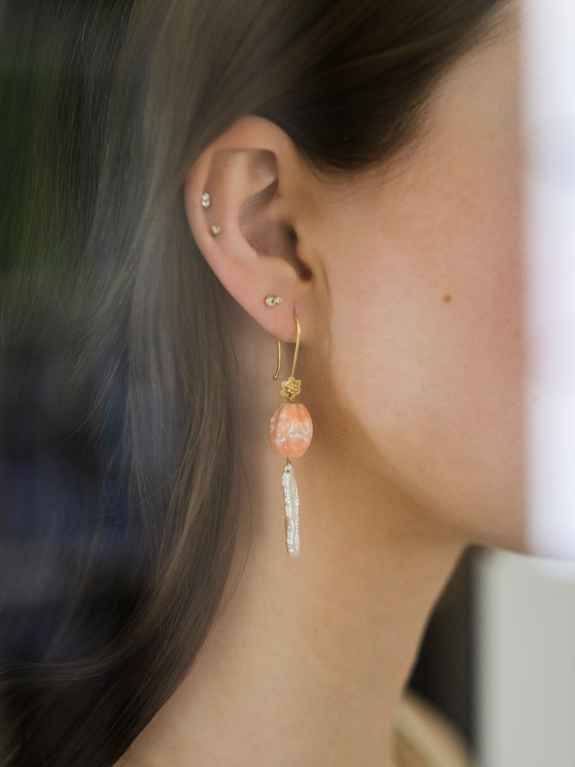 A room with two chairs and a sink in it