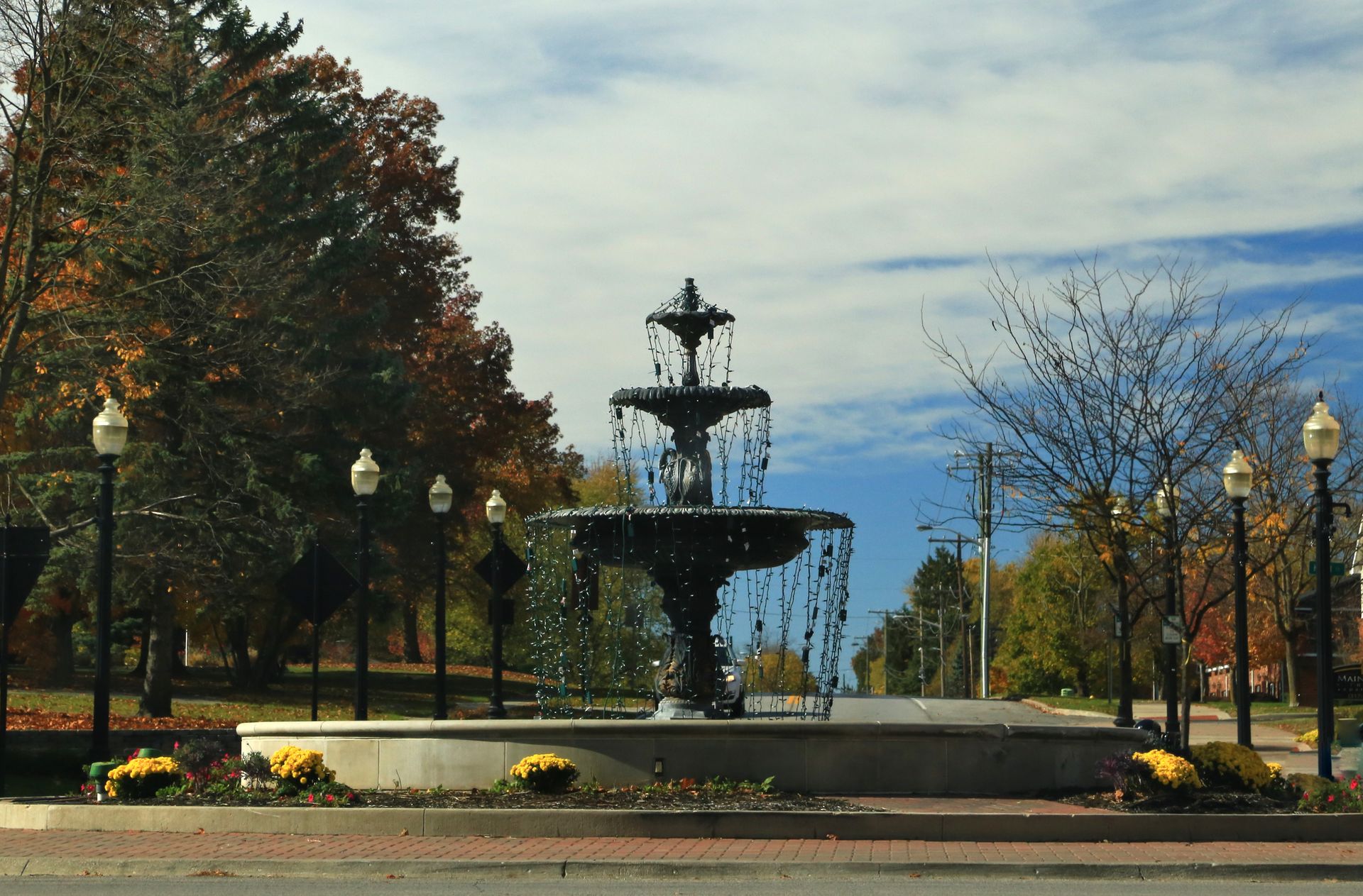 Carmel Lake and Fountain — Indianapolis, IN — Travel Stay America