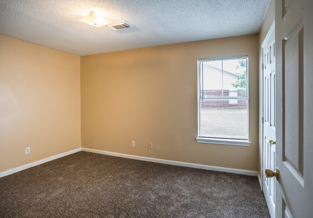 Greenview Estates Apartments- Unfurnished bedroom 02