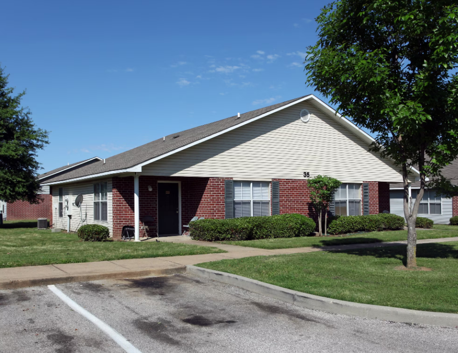 Greenview Estates Apartments- Side Exterior