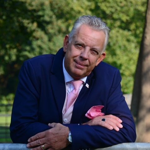 Uitvaartverzorger John den Breejen
