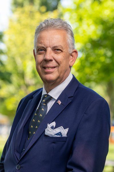 Uitvaartverzorger John den Breejen