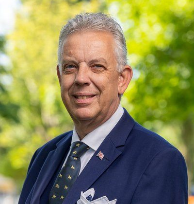 Uitvaartverzorger John den Breejen