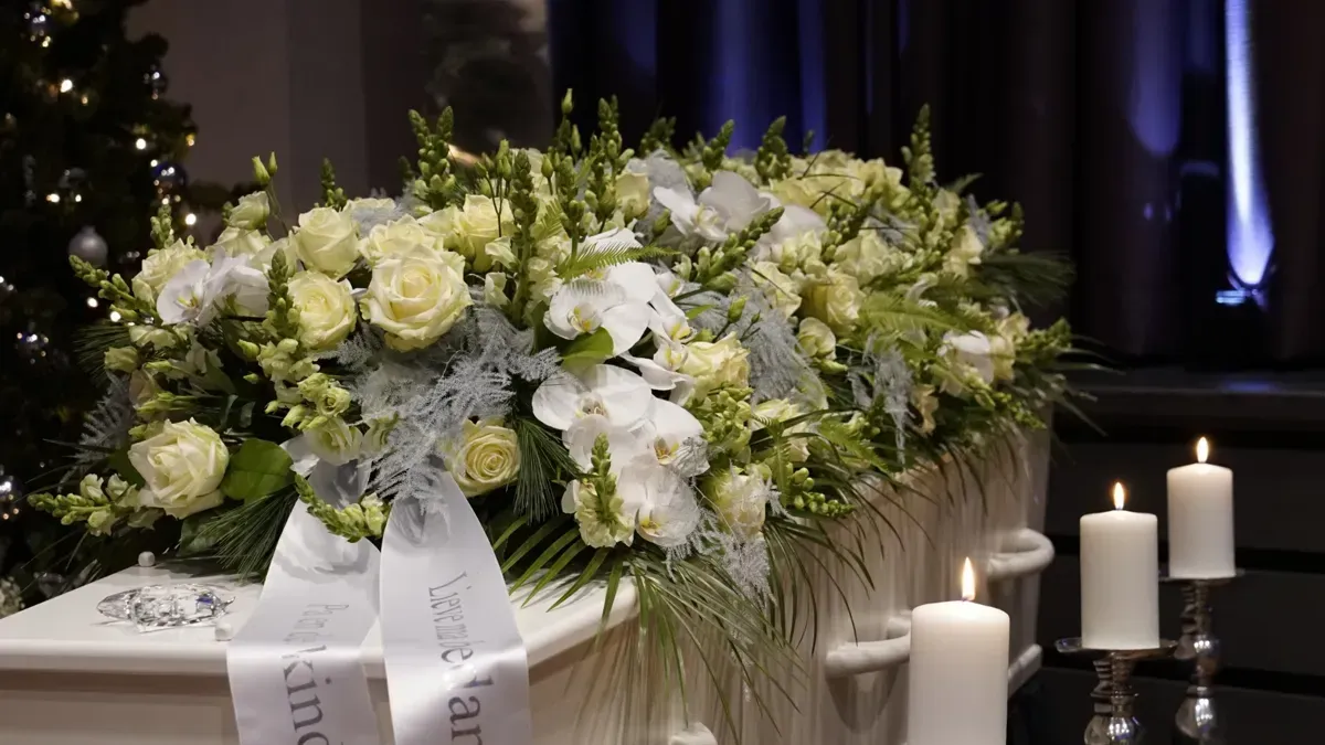 Begrafenisondernemer Westland- bloemen op kist