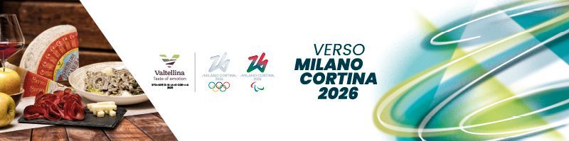 Striscione che promuove le Olimpiadi invernali Milano Cortina 2026, con cibo, loghi e un design astratto verde e blu.