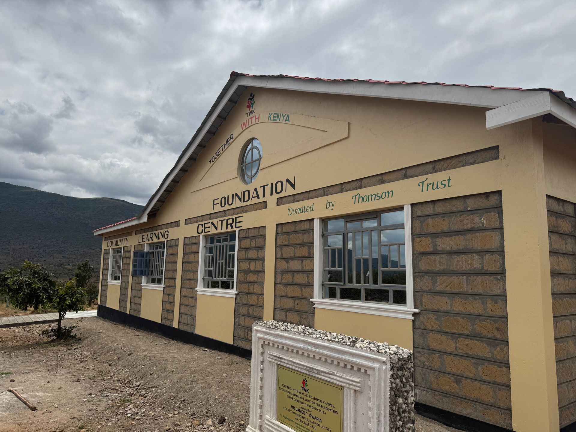 Gray background with a white circle and a curved, wave-like shape.