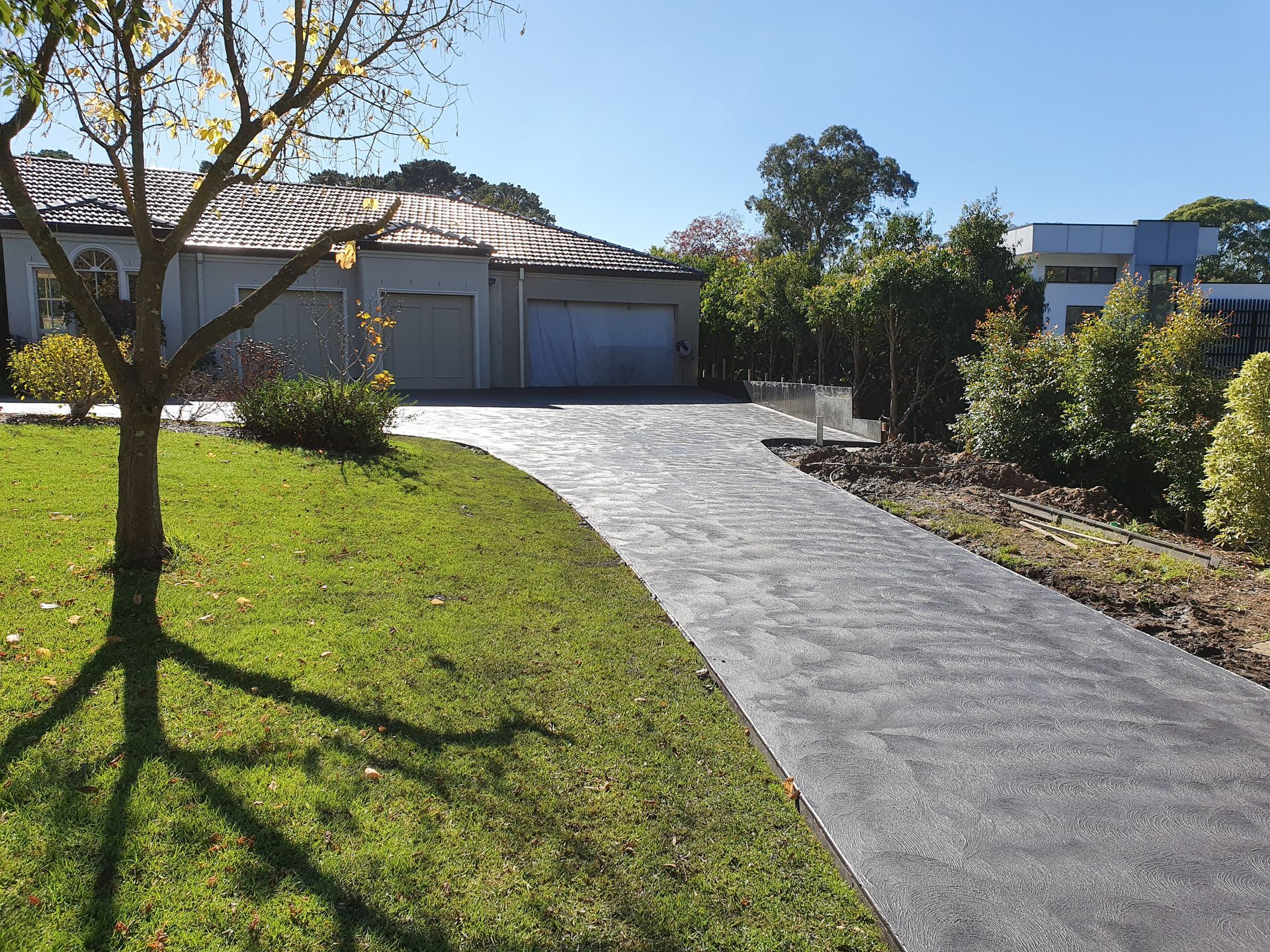 Long Concrete Driveway - Melbourne, VIC - Salcon Paving