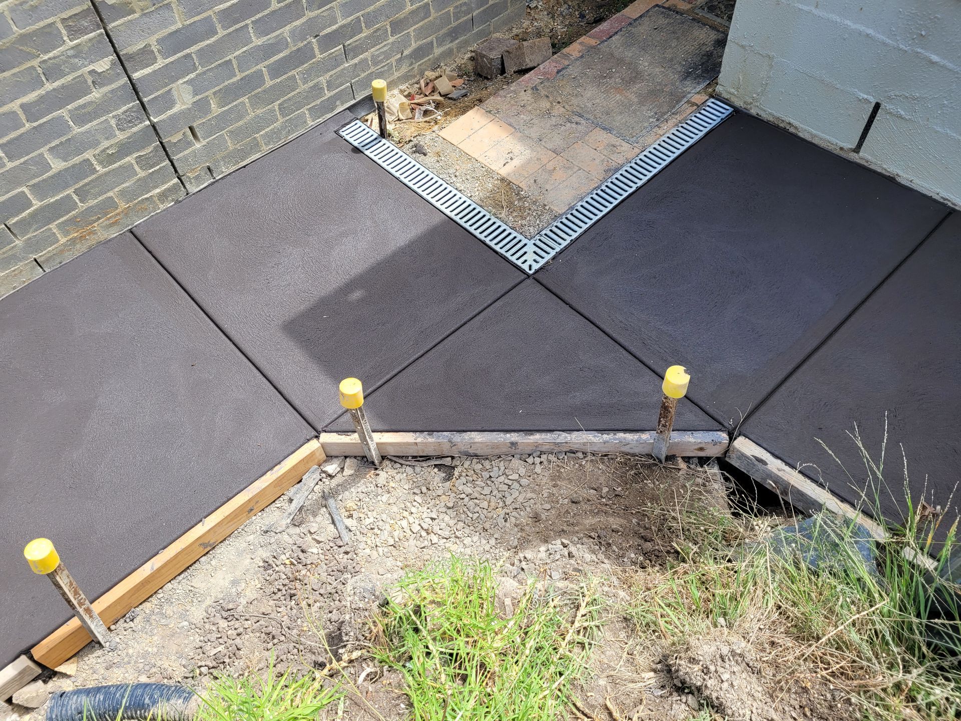Concrete Side Pathway - Melbourne, VIC - Salcon Paving