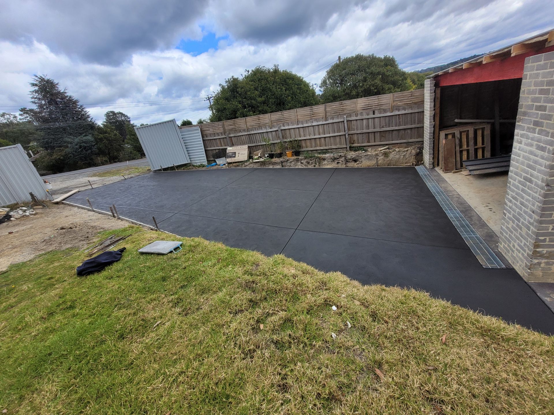 Newly Built Concrete Driveway - Melbourne, VIC - Salcon Paving
