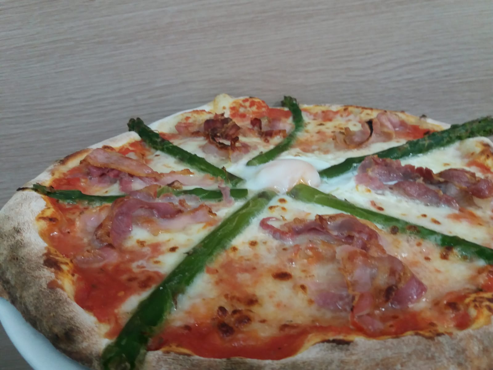 pizza con asparagi