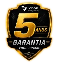 Emblema dourado e preto da Voge com “5 anos de garantia” e “Voge Brasil”