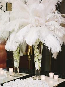White feathers table centerpiece