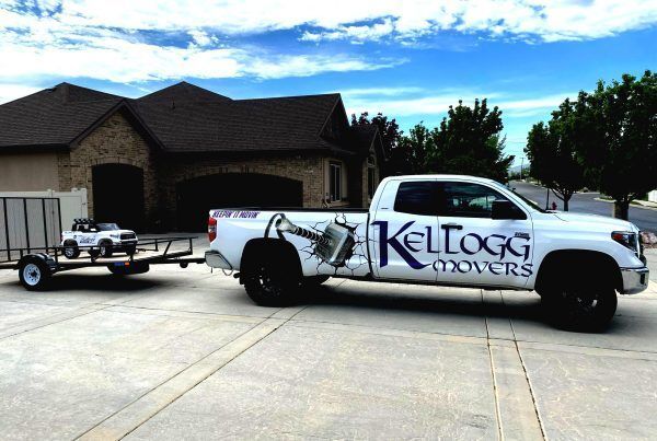 A white truck with the word kellogg on it