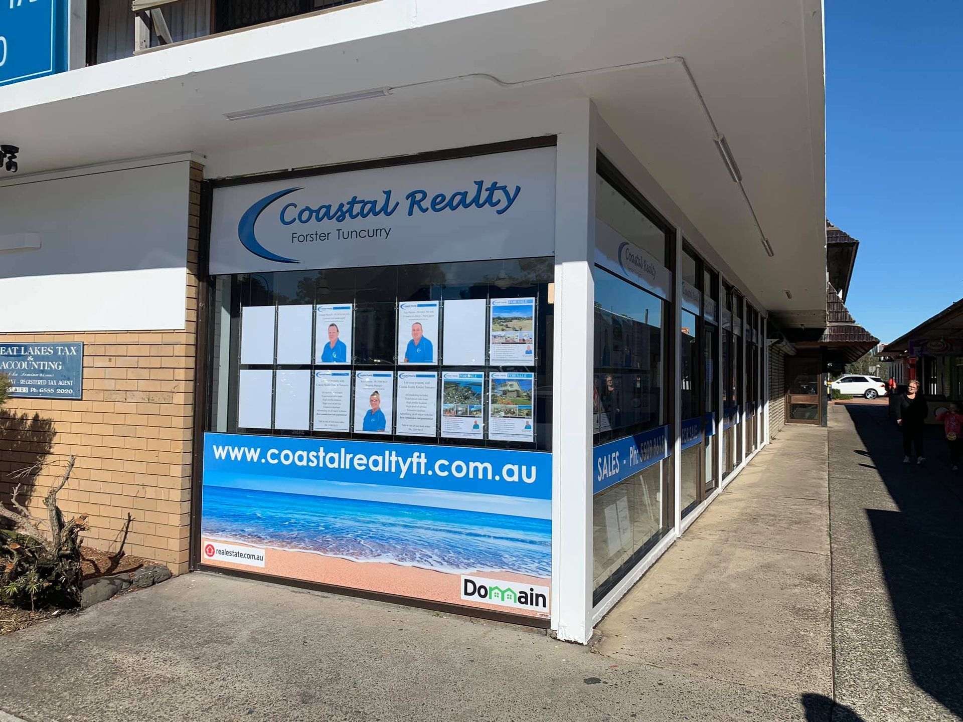 A coastal realty office is located on the corner of a building - Plastiglass Mid North Coast, NSW